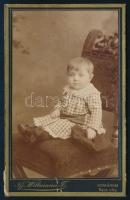 cca 1885 Kisgyerek portréja, keményhátú fotó Ifj. Wittmann komáromi műterméből, 10,5×6,5 cm