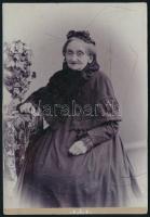cca 1900 Sophie Schloms nagymama portréja, keményhátú fotó, vágott karton, karcolásokkal, 15×10 cm