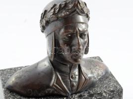 Dante mellszobra, márvány talapzaton, m: 19 cm