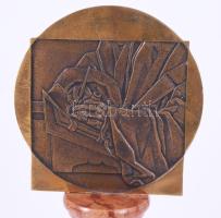Pogány Gábor Benő (1962-): Kővári Tamás-díj. Bronz, márvány talapzaton, jelzett, m: 24 cm