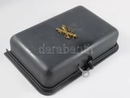 Antik vas faliszéf, belső nyitható rekeszekkel, kulccsal, 26x18 cm