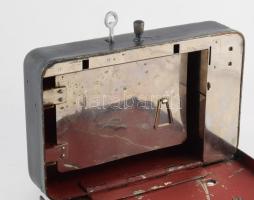 Antik vas faliszéf, belső nyitható rekeszekkel, kulccsal, 26x18 cm