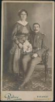 cca 1915 Katona feleségével, keményhátú fotó Rákos (Kozmata utóda) budapesti műterméből, 20,5×11 cm