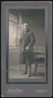 cca 1910 Férfiportré, keményhátú fotó Tihanyi Sándor salgótarjáni műterméből, karton sérült, 20,5×11 cm