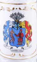 Hollóházi söröskorsó Sajóecseg címerével, jelzett, hibátlan, fedéltartó szerkezete nélkül, m: 25,5 c...