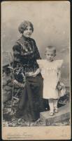 1904 Bottlikné és lánya, promenade keményhátú fotó Regetzky Ferenc váci műterméből, kopásnyomokkal, 22×11 cm