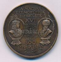 Lapis András (1942-) 1986. "MÉE XVI. Vándorgyűlése Buda visszafoglalásának 300. évfordulóján / BVDA 1686" kétoldalas bronz emlékérem (42,5mm) T:AU patina Adamo BP17