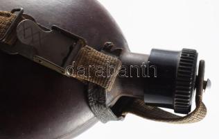 II. világháborús német Afrika Korps kókusz kulacs, sérült bőr szíjjal, 23x13 cm