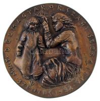 Tóth Valéria (1943- ) 1982. "M.N.T. (Magyar Nőorvos Társaság) Délmagyarországi Szekciója - Szentes 1982" egyoldalas, öntött bronz plakett (112mm) T:AU