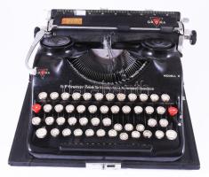 1938-1939 Groma "Modell N" írógép, táskája nélkül, magyar nyelvű billentyűzettel, 31x32 cm