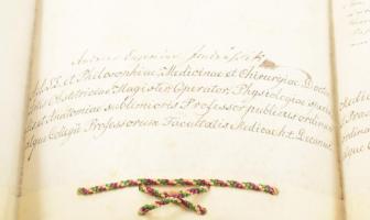 1867 Hümpfner József kalocsai főorvos, Kismarty-Lechner Loránd apósának pergamen orvosi diplomája fü...