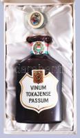 1975 Vinum Tokajense Passum, Tokaji 5 puttonyos aszú, Tolcsva, Tokaj Kereskedőház, üveg dugóval, bontatlan palack édes fehér desszertbor, 0,30l