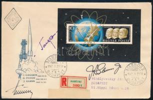 Jurij Alekszejevics Gagarin (1934-1968), German Tyitov (1935-2000) szovjet és John Glenn (1921-2016) amerikai űrhajós autográf aláírásai alkalmi borítékon / Autograph signature of Yuriy Alekseyevich Gagarin (1934-1968), German Titov (1935-2000) Soviet and John Glenn (1921-2016) American astronaut on special cover