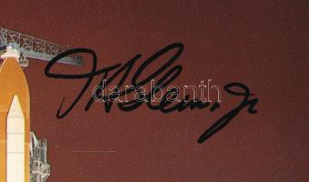 John Glenn (1921-2016) amerikai űrhajós autográf aláírásai képeslapon / Autograph signature of John Glenn (1921-2016) American astronaut on postcard