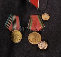 Szovjet repülőtiszti főhadnagyi katonai kabát kitüntetésekkel