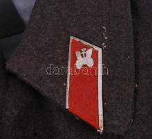 Szovjet repülőtiszti főhadnagyi katonai kabát kitüntetésekkel