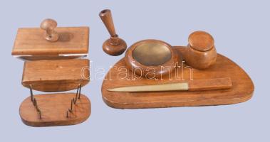 Íróasztali készlet: toll és tintatartó, levéltartó,. levélnyitó kés, Fa és réz, tintatartó porcelán betéttel