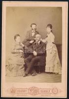 cca 1880 Családi portré, keményhátú fotó Zelesny Károly pécsi műterméből, 16,5×10,5 cm