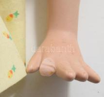Dianna Effner baba, jelzett, ujja sérült, m: 32 cm