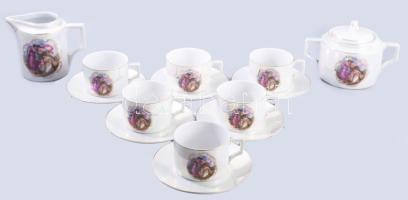 Zsolnay lüszteres zsánermintás kávés készlet, kiöntő nélkül, jelzett, egyik csészén pattanással.