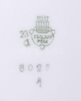 Zsolnay lüszteres zsánermintás kávés készlet, kiöntő nélkül, jelzett, egyik csészén pattanással