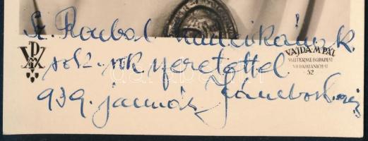 1939 Jámbor László (1911-1995) operaénekes (bariton) dedikált fotólapja, 13,5x8,5 cm