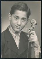 Banyák Kálmán (1927-1993) világhírű cigányzenész, hegedűművész, a hátoldalon feliratozott fotó, 10x7 cm