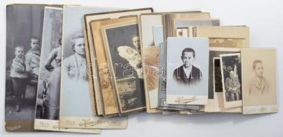 cca 1880-1900 A Hamerly pécsi kesztyűgyáros család fotóhagyatéka, 10,5×6,5 és 21×13 cm közötti méretekben