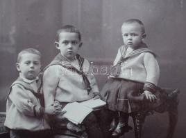 cca 1880-1900 A Hamerly pécsi kesztyűgyáros család fotóhagyatéka, 10,5×6,5 és 21×13 cm közötti méret...