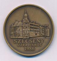 1986. "Szécsény újra város / Hazafias Népfront Honismereti Bizottsága 1334-1886" kétoldalas bronz emlékérem (42,5mm) T:AU patina