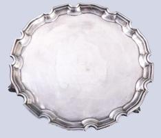 Angol ezüst (Ag) tálca, jelzett, d: 20,5 cm, nettó 305g