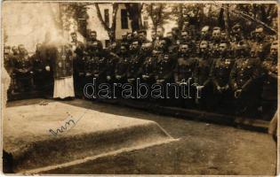 Nagyvárad, Oradea; Osztrák-magyar katonák, tábori mise / WWI Austro-Hungarian K.u.k. military, military mass. Szabó Sándor László photo (gyűrődések / creases)