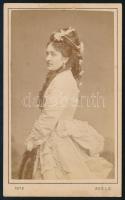 1873 Pálffy-Donati Paulina (1829-1881) grófnő, gróf Pálffy Rudolf (1822-1878) feleségének portréja, vizitkártya Adéle bécsi műterméből, a hátoldalon feliratozva, 10,5x6,5 cm
