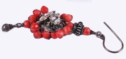 Ezüst (Ag) fülbevaló pár, jelzés nélkül, korallal, bruttó 9g