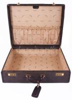 Pierre Cardin Paris utazóbőrönd, kis kopással, 47x56 cm