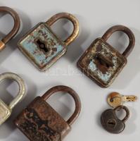 8 darab régi lakat, 4 kulccsal, klf méretben