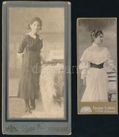 2 db keményhátú fotó: Fiatal hölgy egészalakos portréja, Lang Károly nagykikindai műterméből, sarkain kissé sérült, 16,5x8,5 cm + Fiatal hölgy elegáns ruhában, Kossak József utóda aradi műterméből, 12x5 cm