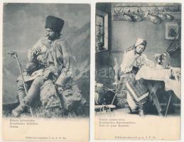Erdélyrészi népviseletek - 2 db RÉGI erdélyi folklór képeslap: Román juhászbojtár és parasztleány / 2 pre-1945 Transylvanian folklore postcards: Romanian shepherd and peasant woman