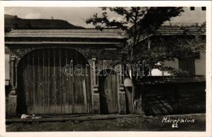 Máréfalva, Satu Mare (Hargita); Székelykapu. Kováts István fényképész / Transylvanian carved wooden gate