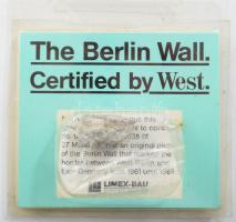 Berlini fal egy darabja, certifikáttal, bontatlan.