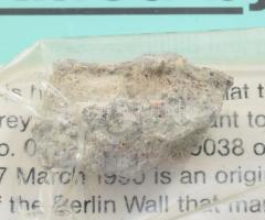 Berlini fal egy darabja, certifikáttal, bontatlan