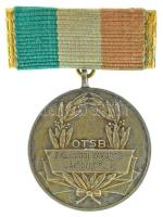 1953. "A Magyar Népköztársaság Bajnoka - 1953 / OTSB (Országos Testnevelési és Sportbizottság)" kétoldalas, ezüstözött bronz díjjelvény szalagon, "Balatoni távúszó bajn. n. cs. I." gravírozással (30mm) T:AU,XF patina
