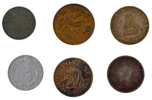 Vegyes, 6db-os magyar és külföldi zsetontétel, közte: 1930. "A 80 éves Pesti Napló Jubiláris éve 1850-1930. / Pesti Napló - Szerencsét hoz" Al emlékzseton (23mm) + Ausztria 1930 k. "Automat G. Senft Wien VIII. Auerspergstrasse 13" Fe automata zseton (24mm) + Német Birodalom 1920 k. "National Kontroll Kassen Vermehren Umsatz und Gewinn (A National Control pénztárgépek növelik az eladásokat és a profitot)" kétoldalas fém reklámzseton (25mm) + Nagy-Britannia 1900 k. "2 oz check - Ardill Leeds - Tile London and Newcastle Tea Company" Zn bárca (22mm) T:XF,VF Mixed, 6pcs Hungarian and foreign token set, including: 1930. Budapest "The 80th Anniversary of the Pesti Napló 1850-1930. / Pesti Napló - Brings Luck" Al commemorative token (23mm) + Austria cca 1930. "Automat G. Senft Wien VIII. Auerspergstrasse 13" Fe automat token (24mm) + German Empire cca 1920, "National Kontroll Kassen Vermehren Umsatz und Gewinn (National Control cash registers increase sales and profits)" double-sided metal advertising token (25mm) + Great Britain 1900 c. "2 oz check - Ardill Leeds - Tile London and Newcastle Tea Company" Zn token (22mm) C:XF,VF