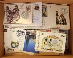 Vegyes külföldi küldemény tétel dobozban