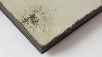 Antik lakkozott fa tükörtartó, belefogatott vakitos tükörrel, 50x25 cm