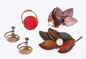 Antik bizsuk, brossok