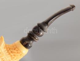 Block Meerschaum sárkányalakokkal díszített faragott pipa, jelzett, eredeti dobozában, h: 15 cm
