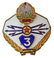 Románia 1950 k. "3. osztályú rádiós" zománcozott bronz kitüntető jelvény csavaros hátlappal, "8832" sorszámmal (34x37mm) T:XF zománchiba Romania c. 1950. "3rd class radio operator" enamelled bronze badge with screw back, serial number "8832" (34x37mm) C:XF enamel error