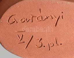 Garányi József (Budapest, 1928 - Budapest, 2015): Nőalak. Kézzel formált, mázas kerámia. Alján jelze...