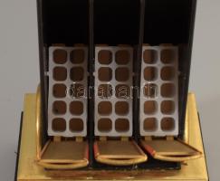 Szovjet retro zeneszerkezetes cigaretta kínáló, m: 16 cm, hozzá szovjet cigaretta tartalommal